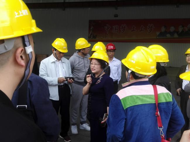 严总讲解1.jpg 严总讲解1.jpg